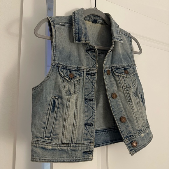 American Eagle Women’s Distressed Denim Vest Size Medium 100% Cotton - Picture 3 of 7